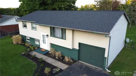 2742 County Line Rd, Beavercreek, OH 45430