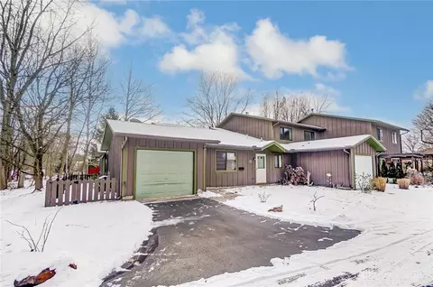 210 Park Meadows Dr, Yellow Springs, OH 45387