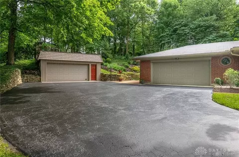 401 Ivycrest Ter, Kettering, OH 45429 photo 3