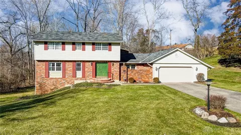 923 Oakcreek Dr, Dayton, OH 45429