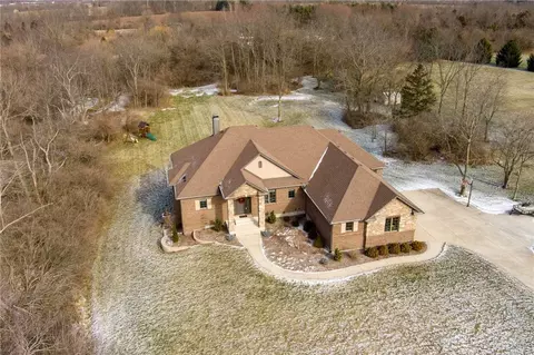 5366 Thomas Dr, Waynesville, OH 45068