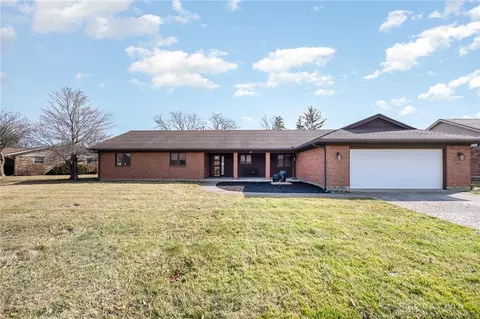 439 Edgebrook Ave, Brookville, OH 45309