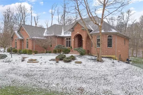 1795 River Ridge Dr, Sugarcreek Township, OH 45370