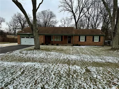 10440 Grand Vista Dr, Centerville, OH 45458