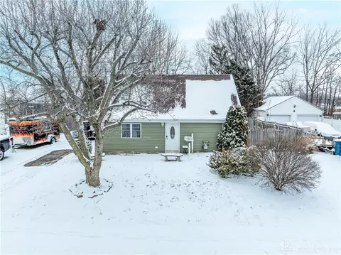 62 Lynnhaven Dr, Dayton, OH 45431