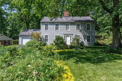 501 Sweetwood Ln, Oakwood, OH 45419