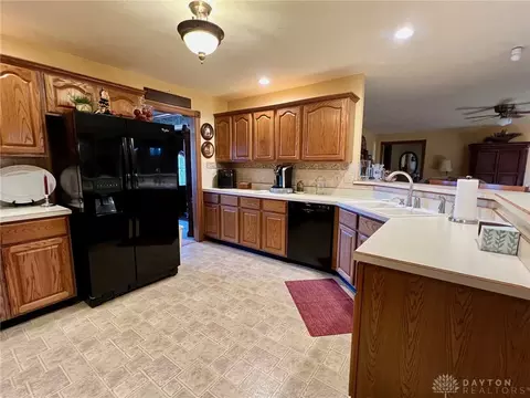 815 W Eva Cir, Springfield, OH 45504 photo 11