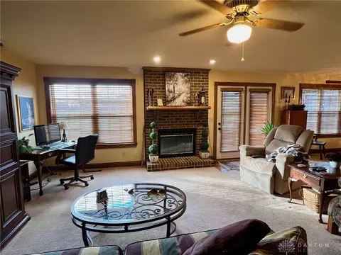 815 W Eva Cir, Springfield, OH 45504 photo 5