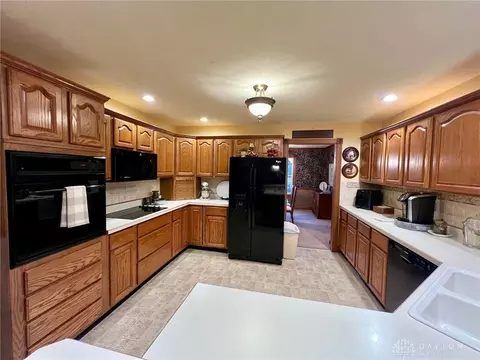815 W Eva Cir, Springfield, OH 45504 photo 12