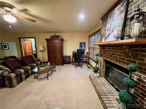 815 W Eva Cir, Springfield, OH 45504 photo 6