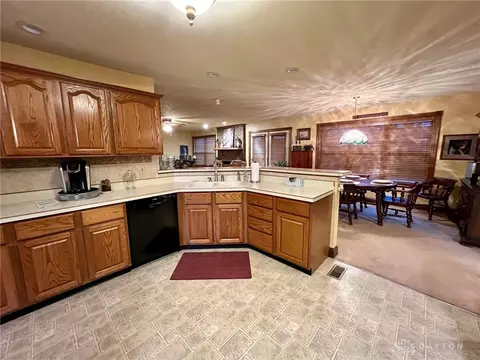 815 W Eva Cir, Springfield, OH 45504 photo 9