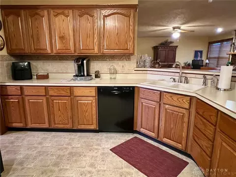 815 W Eva Cir, Springfield, OH 45504 photo 10