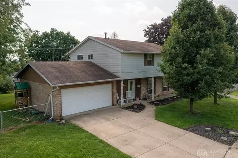 7310 Calmcrest Ct, Dayton, OH 45424