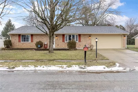 795 Eden Roc Dr, Xenia, OH 45385