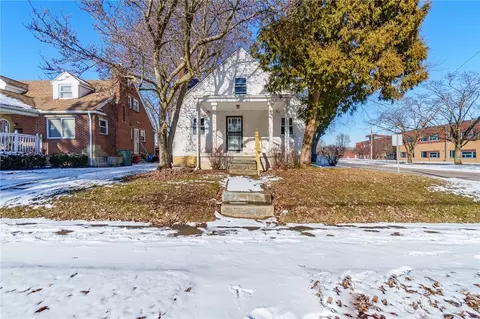 2901 Oakridge Dr, Dayton, OH 45417