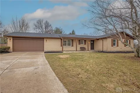 506 Country Squire Ct, Centerville, OH 45458