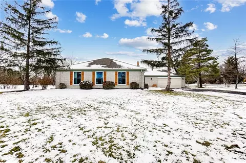1572 Roamont Dr, Washington Township, OH 45459