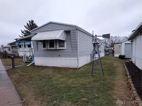 36 Bella Casa Dr, West Carrollton, OH 45449
