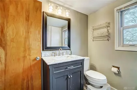 Bath - 3435 Troy Rd, Springfield, OH 45504 photo 2 of 3
