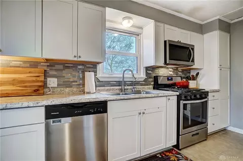 Kitchen - 3435 Troy Rd, Springfield, OH 45504 photo 4 of 5