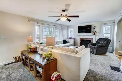 Living - 3435 Troy Rd, Springfield, OH 45504 photo 3 of 8