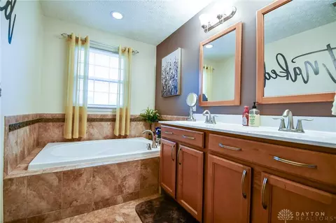 2260 E Murphy Ln, Troy, OH 45373 photo 25
