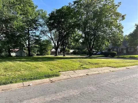 4 Elm St, Dayton, OH 45426