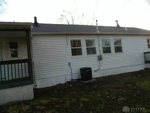 834 Catherine St, Springfield, OH 45505 photo 2