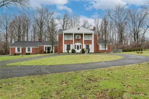 4955 Mad River Rd, Kettering, OH 45429