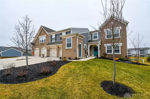 77 Old Pond Rd, Springboro, OH 45066