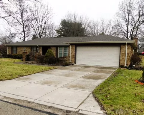 920 Amlin Dr, Xenia, OH 45385