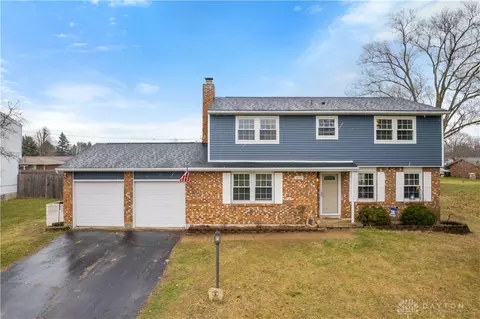 1833 El Camino Dr, Xenia, OH 45385