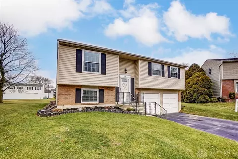 108 Wichendon Farm Cir, Englewood, OH 45322