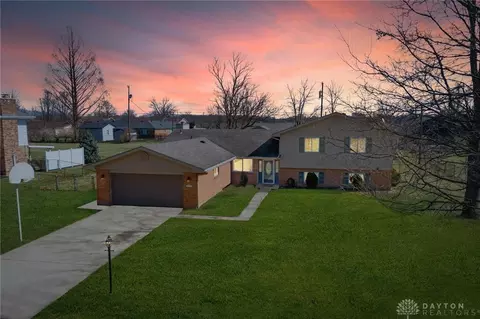 2402 Apricot Dr, Dayton, OH 45431