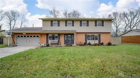 233 Lake Forest Dr, West Carrollton, OH 45449