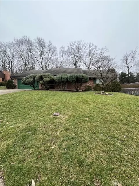 5949 Hollyhill Ct, Dayton, OH 45449