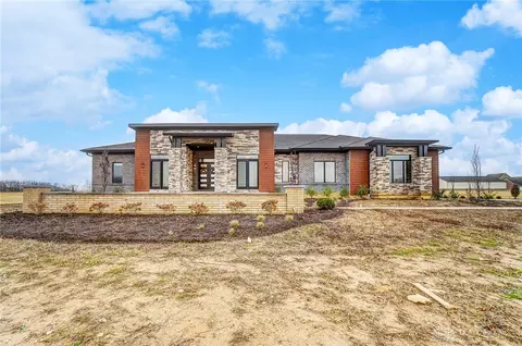 1399 Stone Ridge Ct, Xenia, OH 45385