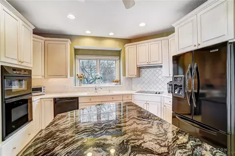 253 Rue Marseille, Kettering, OH 45429 photo 19