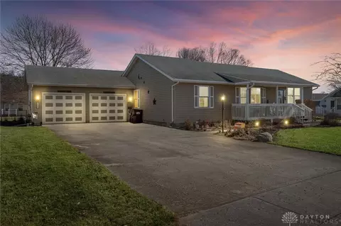 760 Glenwood Dr, Jamestown, OH 45335
