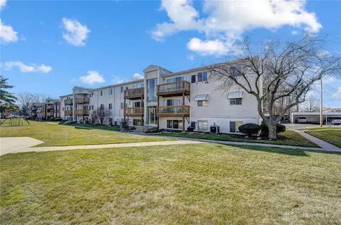 5680 Coach Dr #187, Kettering, OH 45440