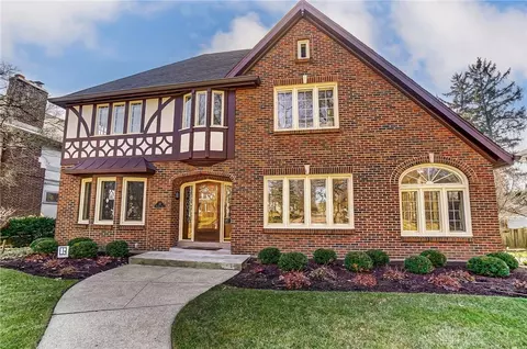 20 Patterson Rd, Oakwood, OH 45419