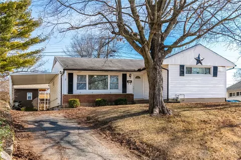 132 Circle Dr, Fairborn, OH 45324