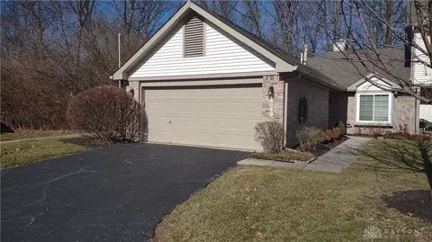 8549 Timber Park Dr, Centerville, OH 45458