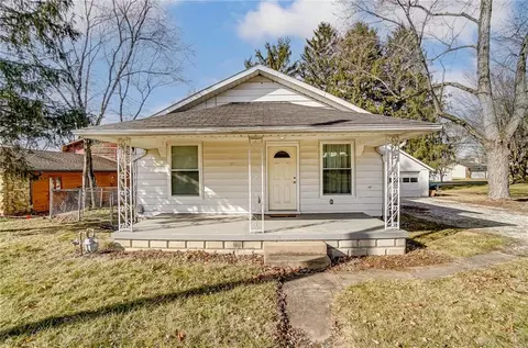 1402 Echo Lake Dr, Piqua, OH 45356