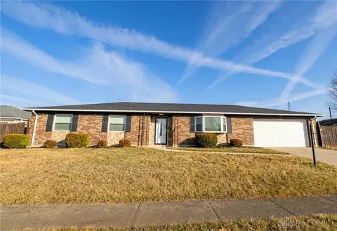 633 Bradfield Dr, Dayton, OH 45426