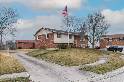 1038 Nila Gay Ct, Miamisburg, OH 45342