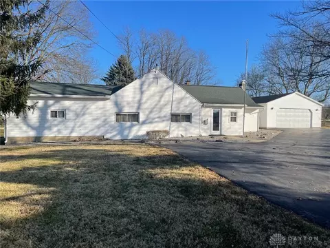 4714 Middle Urbana Rd, Springfield, OH 45503