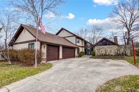 1102 Hidden Oaks Dr, Dayton, OH 45459