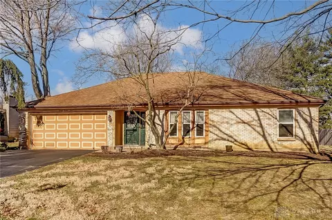 895 Kentshire Dr, Centerville, OH 45459