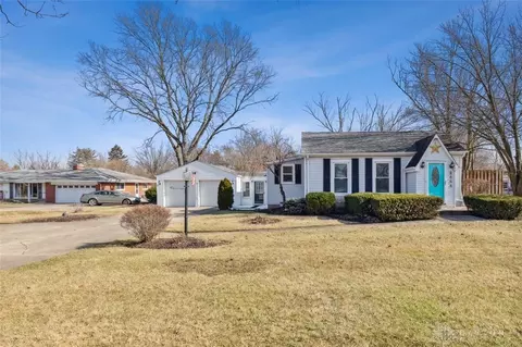 8858 Cox Rd, West Chester, OH 45069